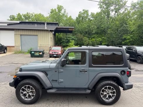 Used 2024 Jeep Wrangler Sport AWD/4WD image 9