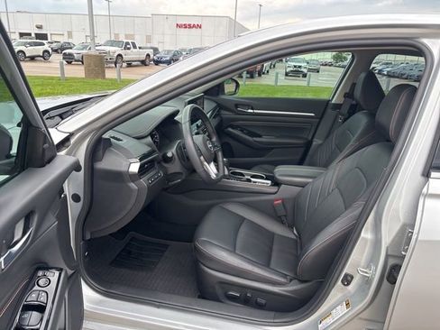 Used 2023 Nissan Altima 2.0 SR FWD image 19