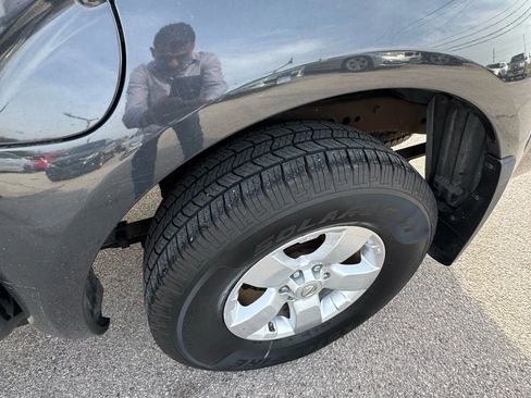 Used 2010 Nissan Frontier SE image 25