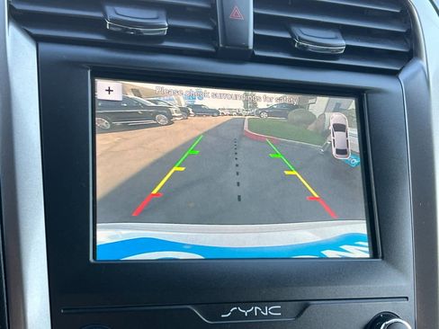 Used 2019 Ford Fusion SE image 18