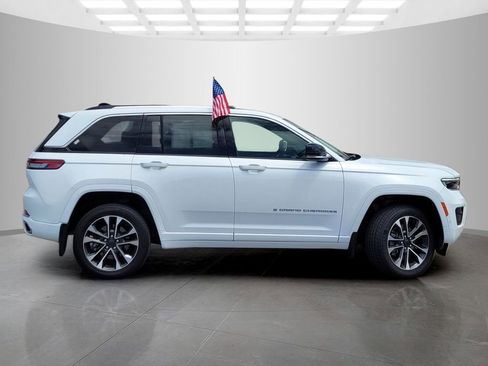 Used 2022 Jeep Grand Cherokee Overland w/ MOPAR Finishing Package AWD/4WD image 3