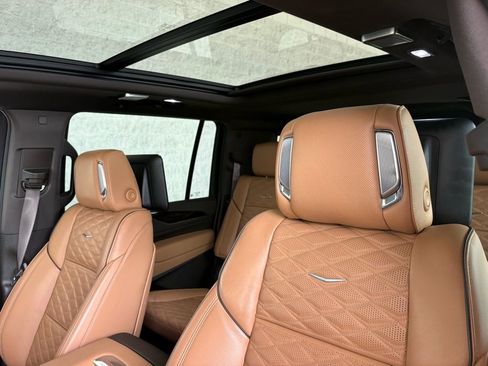 Used 2023 Cadillac Escalade ESV Premium Luxury w/ Performance Package image 2