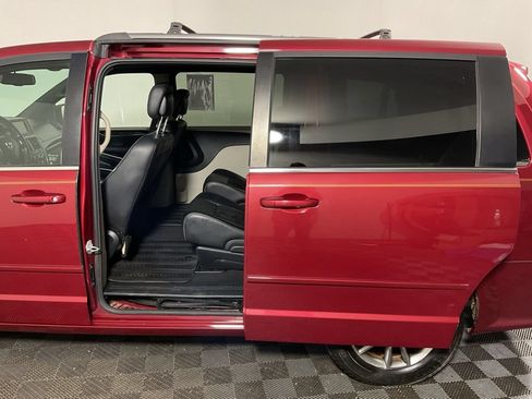 Used 2014 Dodge Grand Caravan SXT FWD image 29