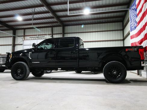 Used 2017 Ford F350 Lariat w/ Lariat Value Package AWD/4WD image 6