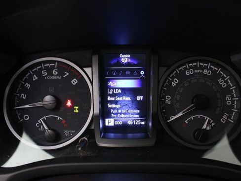 Used 2023 Toyota Tacoma TRD Off-Road w/ TRD Premium Off Road Package AWD/4WD image 10