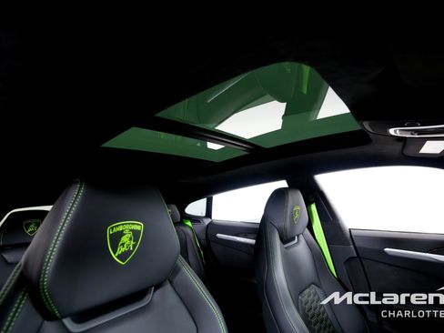 Used 2022 Lamborghini Urus AWD/4WD image 29