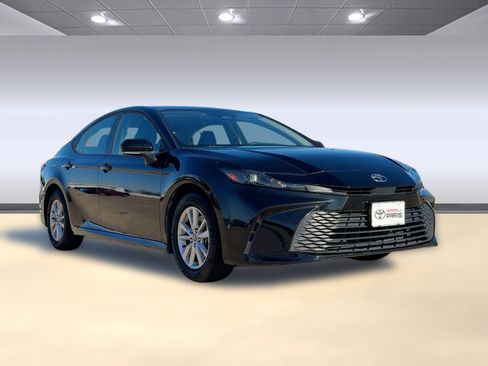 Used 2025 Toyota Camry LE image 7