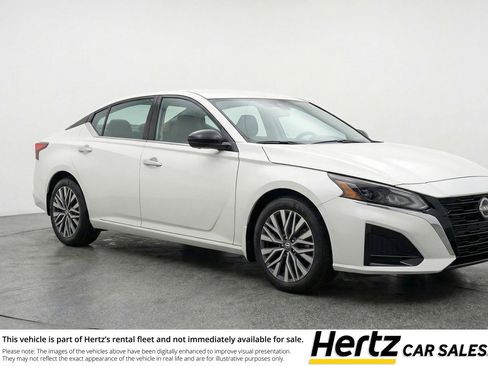 Used 2025 Nissan Altima 2.5 SV image 1