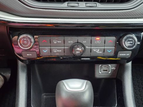 Used 2025 Jeep Compass Trailhawk AWD/4WD image 18