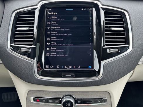 Certified 2025 Volvo XC90 T8 Plus w/ Protection Package Premier AWD/4WD image 11