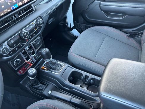 Used 2025 Jeep Wrangler Unlimited Rubicon AWD/4WD image 35