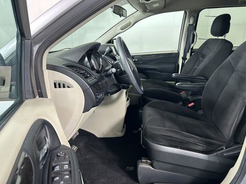 Used 2017 Dodge Grand Caravan SE w/ Power Window Group image 12