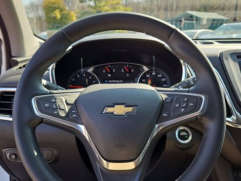 Used 2023 Chevrolet Equinox LT image 18