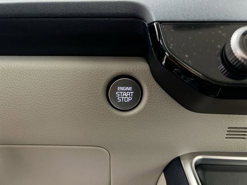 New 2026 Kia Carnival EX FWD image 21