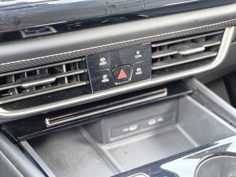 Used 2024 Volkswagen Atlas SE image 23