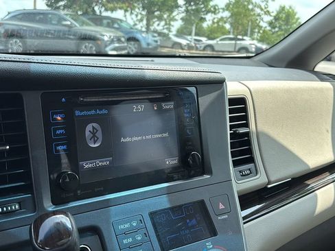 Used 2017 Toyota Sienna XLE w/ XLE Navigation Package FWD image 19