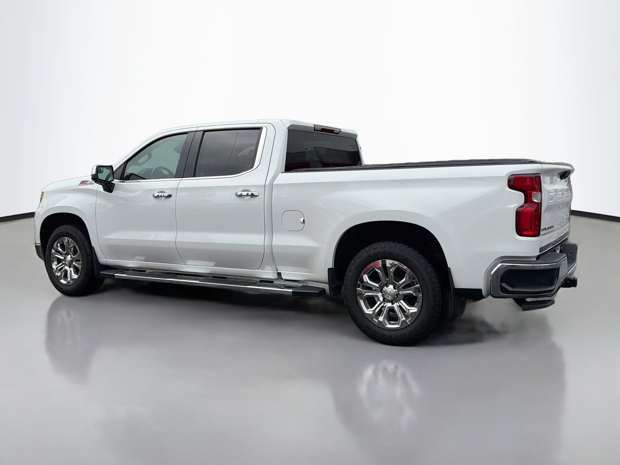 Used 2024 Chevrolet Silverado 1500 LTZ AWD/4WD image 10