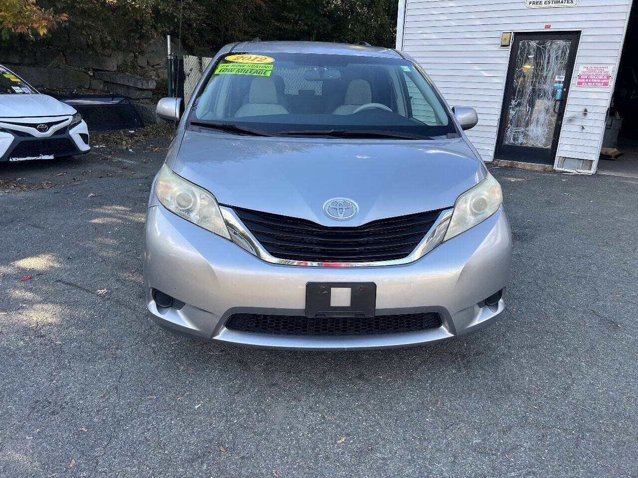 Used 2012 Toyota Sienna LE w/ Towing Pkg AWD/4WD image 7