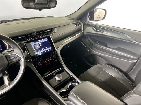 Used 2022 Jeep Grand Cherokee Altitude image 23