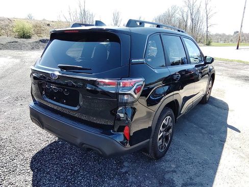 Used 2025 Subaru Forester Premium AWD/4WD image 5