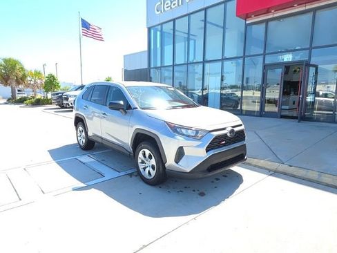 Used 2022 Toyota RAV4 LE image 2
