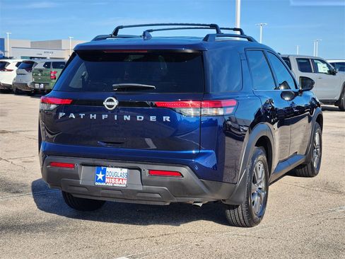 New 2025 Nissan Pathfinder SV image 3
