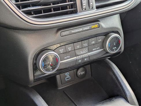 Used 2022 Ford Escape SE w/ SE Sport Appearance Package image 12