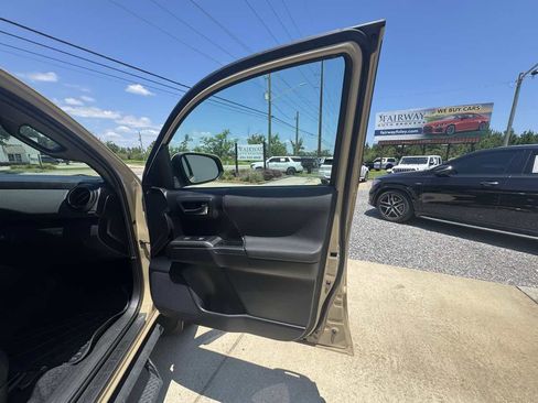 Used 2020 Toyota Tacoma TRD Off-Road AWD/4WD image 29