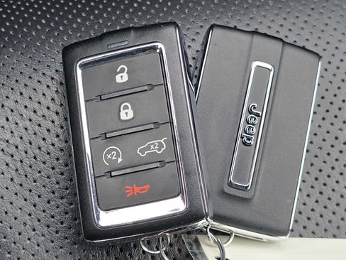 Used 2021 Jeep Grand Cherokee L Summit w/ Advanced Protech Group IV AWD/4WD image 34