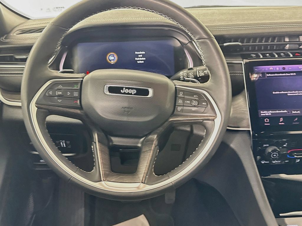Certified 2025 Jeep Grand Cherokee Limited w/ Black Appearance Package AWD/4WD image 14