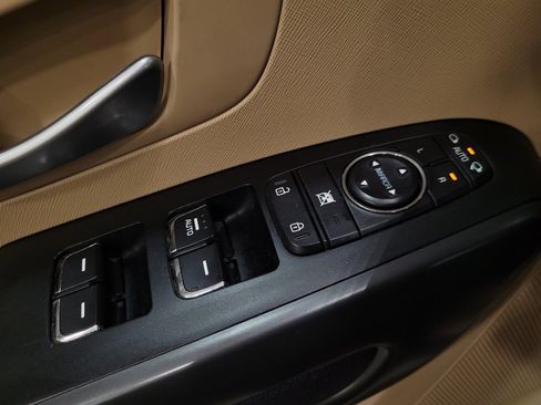 Used 2018 Kia Sedona LX FWD image 27