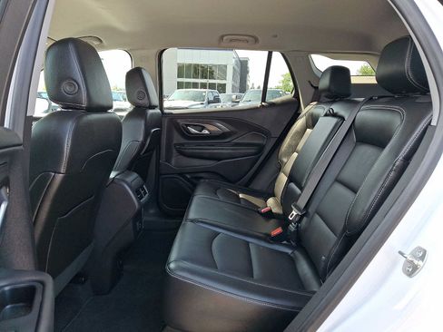 Used 2024 GMC Terrain SLT AWD/4WD image 10