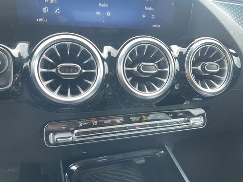 Used 2025 Mercedes-Benz GLA 250 image 16