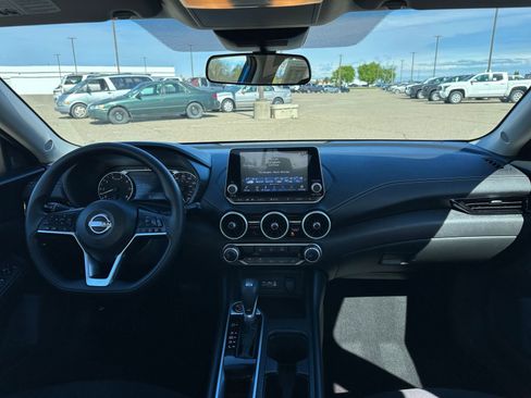 Used 2025 Nissan Sentra SV image 32