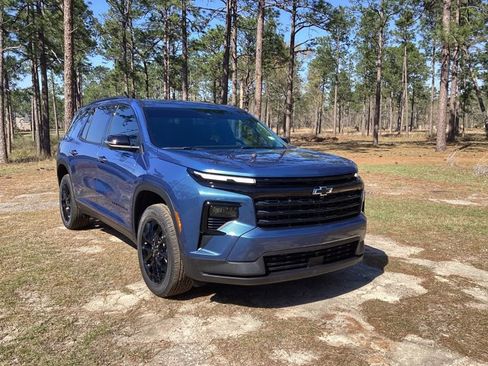 New 2026 Chevrolet Traverse LT w/ Midnight/Sport Edition FWD image 6