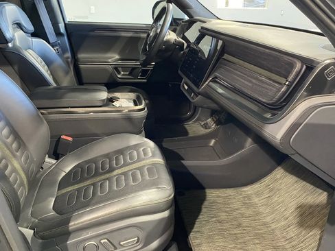 Used 2022 Rivian R1T Adventure image 6