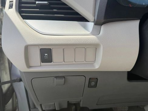 Used 2017 Toyota Sienna LE AWD/4WD image 12