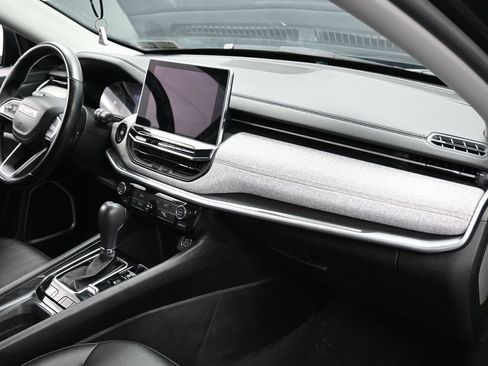 Used 2022 Jeep Compass Latitude image 34