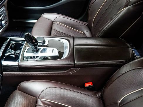 Used 2022 BMW 750i xDrive w/ Luxury Rear Seating Package AWD/4WD image 21