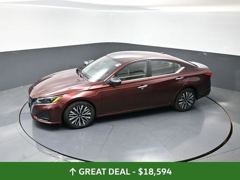 Used 2024 Nissan Altima 2.5 SV image 19
