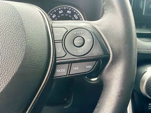 Used 2020 Toyota RAV4 XLE Premium image 36