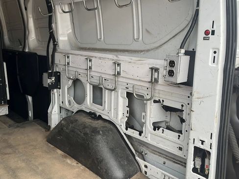 Used 2015 Ford Transit 250 130 Low Roof image 18