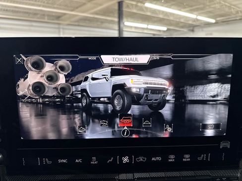 Used 2025 GMC Hummer EV 3X w/ LPO, Illumination Package AWD/4WD image 25