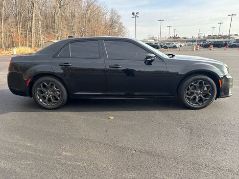 Used 2023 Chrysler 300 Touring L w/ Popular Equipment Group image 7