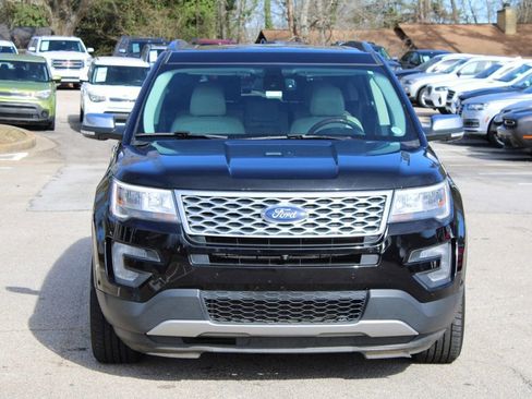 Used 2017 Ford Explorer Platinum image 2