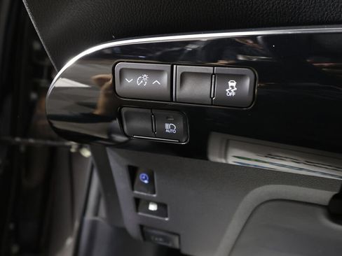 Used 2021 Toyota Prius Prime XLE w/ Carpet Mat Package (TMS) FWD image 31