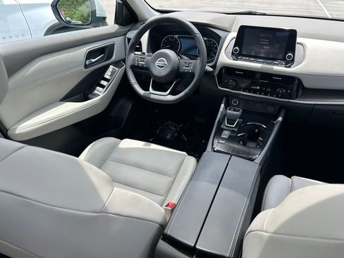 Certified 2021 Nissan Rogue SV w/ Premium Package FWD image 11