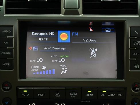 Used 2014 Lexus GX 460 w/ Premium Package AWD/4WD image 31