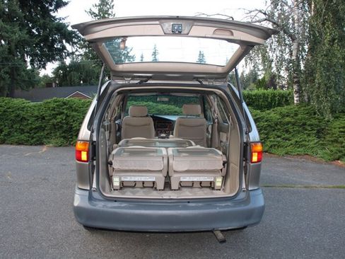 Used 1999 Toyota Sienna CE FWD image 18