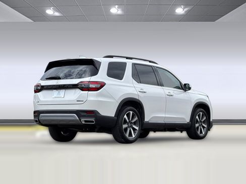 Certified 2023 Honda Pilot Touring image 8